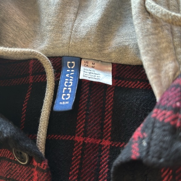 Men's Divided H&M heavy flannel hooded shirt size medium red and black plaid - Picture 2 of 2